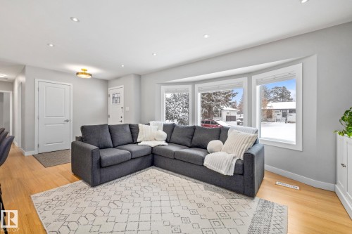 7622 153 Street, Edmonton, AB - Indoor Photo Showing Living Room