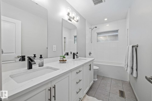 7622 153 Street, Edmonton, AB - Indoor Photo Showing Bathroom