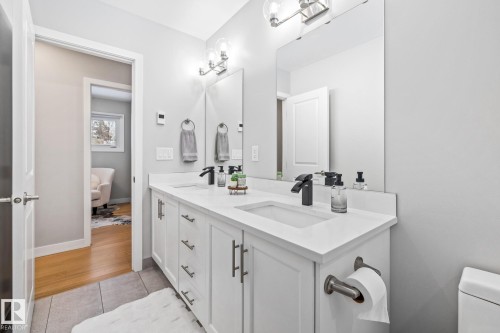 7622 153 Street, Edmonton, AB - Indoor Photo Showing Bathroom