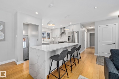 7622 153 Street, Edmonton, AB - Indoor Photo Showing Kitchen With Upgraded Kitchen