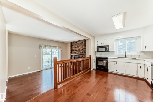 1923 52 Street Nw, Edmonton, AB - Indoor Photo Showing Kitchen
