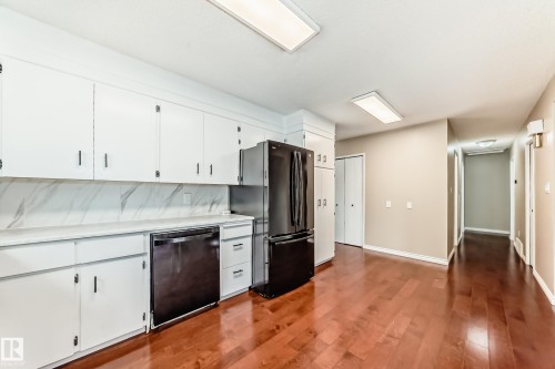 1923 52 Street Nw, Edmonton, AB - Indoor Photo Showing Kitchen