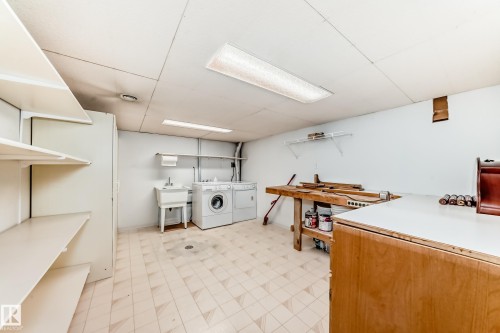 1923 52 Street Nw, Edmonton, AB - Indoor Photo Showing Other Room