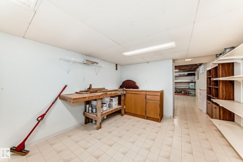 1923 52 Street Nw, Edmonton, AB - Indoor