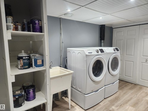 Laundry area with washing machine and clothes dryer, light wood-style floors, and recessed lighting - 14076 152 Avenue, Edmonton, AB - Indoor Photo Showing Laundry Room