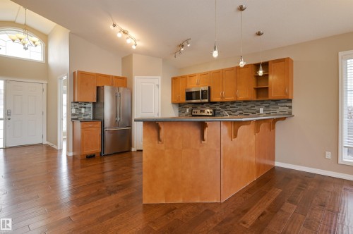 1514 Palmer Close, Edmonton, AB - Indoor Photo Showing Kitchen