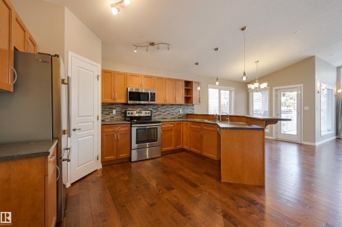 1514 Palmer Close, Edmonton, AB - Indoor Photo Showing Kitchen