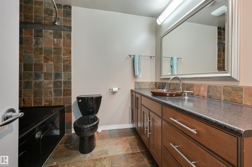 1514 Palmer Close, Edmonton, AB - Indoor Photo Showing Bathroom