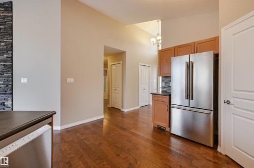 1514 Palmer Close, Edmonton, AB - Indoor Photo Showing Kitchen