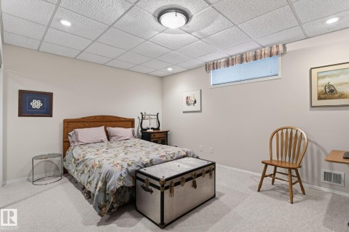 Bedroom featuring a drop ceiling and light carpet - 313 Hedley Way, Edmonton, AB - Indoor Photo Showing Bedroom
