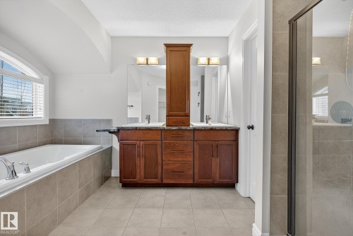 7915 18 Ave, Edmonton, AB - Indoor Photo Showing Bathroom