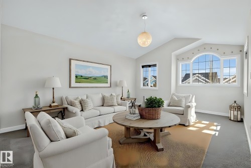 7915 18 Ave, Edmonton, AB - Indoor Photo Showing Living Room