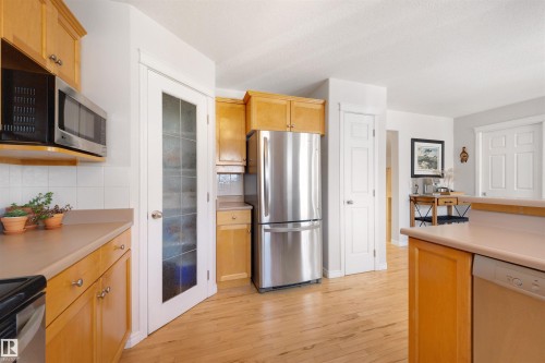 8818 Rowland Road, Edmonton, AB - Indoor Photo Showing Kitchen
