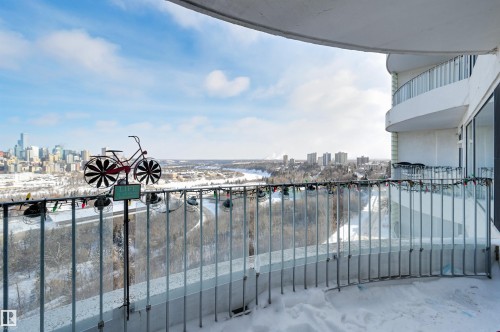1302 10721 Saskatchewan Drive, Edmonton, AB - Outdoor