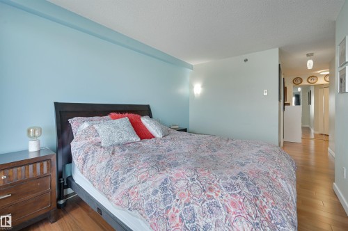 1302 10721 Saskatchewan Drive, Edmonton, AB - Indoor Photo Showing Bedroom