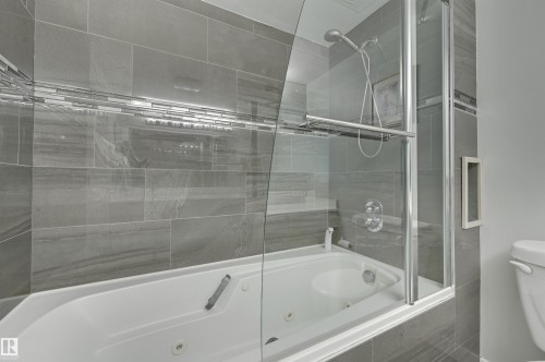 1302 10721 Saskatchewan Drive, Edmonton, AB - Indoor Photo Showing Bathroom