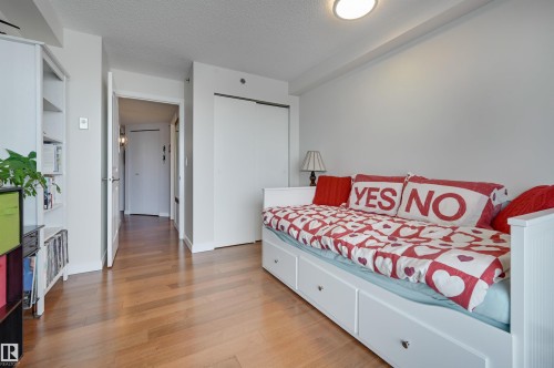 1302 10721 Saskatchewan Drive, Edmonton, AB - Indoor Photo Showing Bedroom