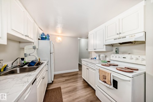 306 2908 116A Avenue, Edmonton, AB - Indoor Photo Showing Kitchen