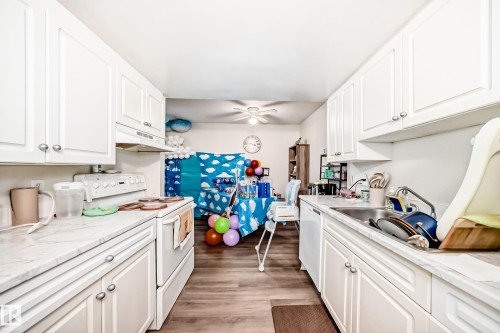 306 2908 116A Avenue, Edmonton, AB - Indoor Photo Showing Kitchen