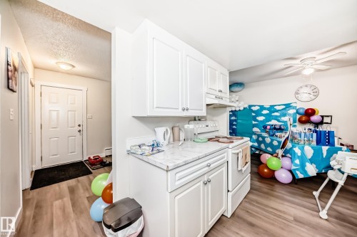 306 2908 116A Avenue, Edmonton, AB - Indoor Photo Showing Kitchen
