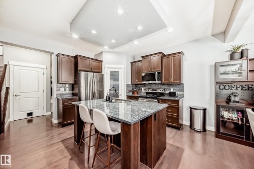 1170 Hays Drive, Edmonton, AB - Indoor Photo Showing Kitchen With Upgraded Kitchen