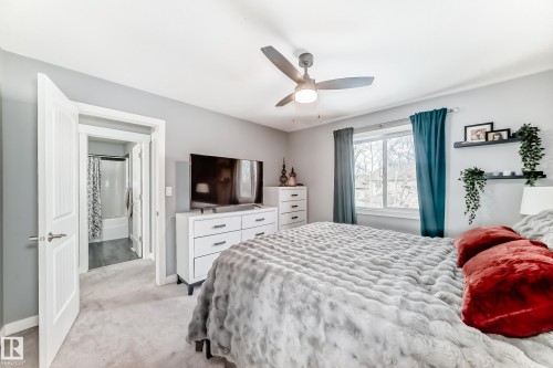 1170 Hays Drive, Edmonton, AB - Indoor Photo Showing Bedroom