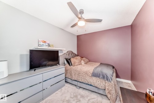 1170 Hays Drive, Edmonton, AB - Indoor Photo Showing Bedroom