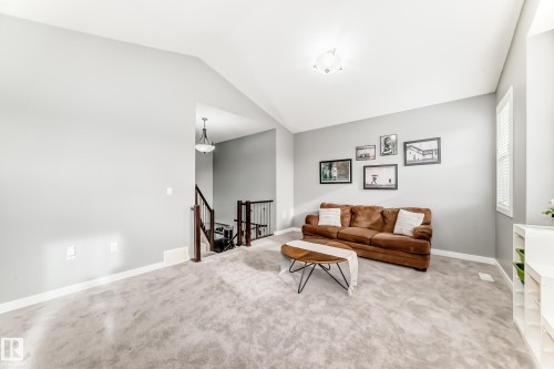 1170 Hays Drive, Edmonton, AB - Indoor Photo Showing Living Room