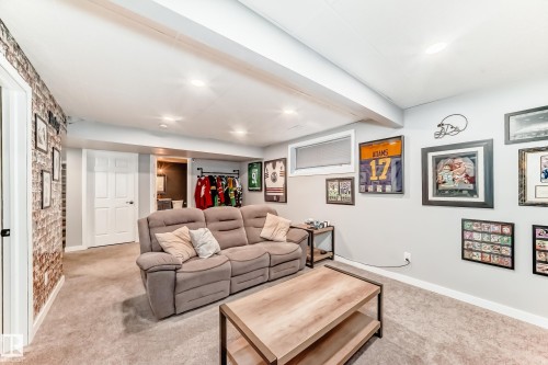 1170 Hays Drive, Edmonton, AB - Indoor Photo Showing Living Room