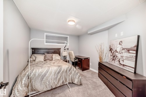 1170 Hays Drive, Edmonton, AB - Indoor Photo Showing Bedroom