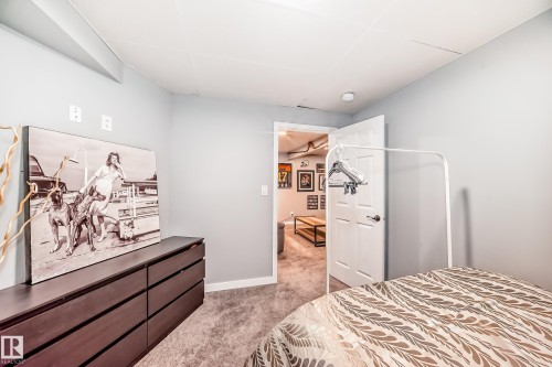 1170 Hays Drive, Edmonton, AB - Indoor Photo Showing Bedroom