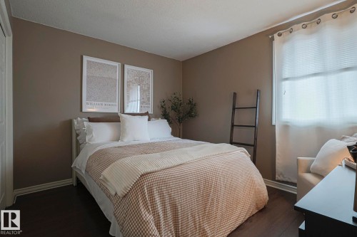 663 Abbottsfield Road, Edmonton, AB - Indoor Photo Showing Bedroom