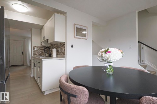 663 Abbottsfield Road, Edmonton, AB - Indoor