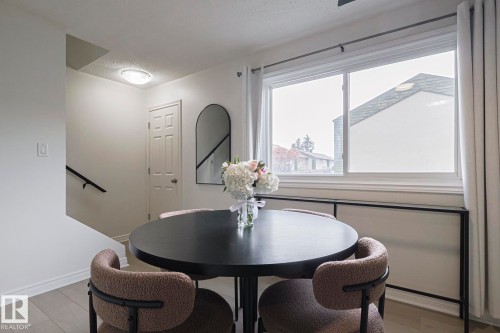 663 Abbottsfield Road, Edmonton, AB - Indoor