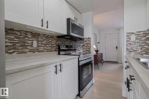 663 Abbottsfield Road, Edmonton, AB - Indoor Photo Showing Kitchen