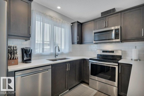274 Charlesworth Drive, Edmonton, AB - Indoor Photo Showing Kitchen With Stainless Steel Kitchen With Double Sink With Upgraded Kitchen