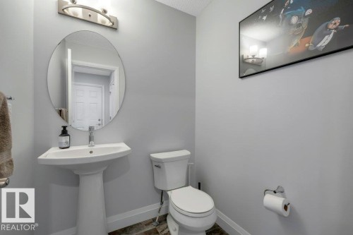 274 Charlesworth Drive, Edmonton, AB - Indoor Photo Showing Bathroom