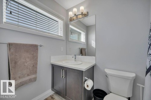274 Charlesworth Drive, Edmonton, AB - Indoor Photo Showing Bathroom