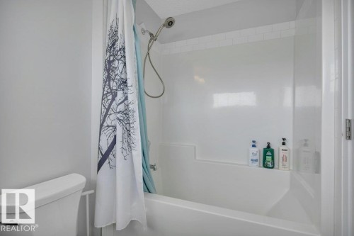274 Charlesworth Drive, Edmonton, AB - Indoor Photo Showing Bathroom