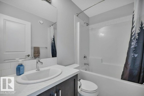 274 Charlesworth Drive, Edmonton, AB - Indoor Photo Showing Bathroom