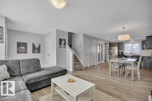 274 Charlesworth Drive, Edmonton, AB - Indoor Photo Showing Living Room