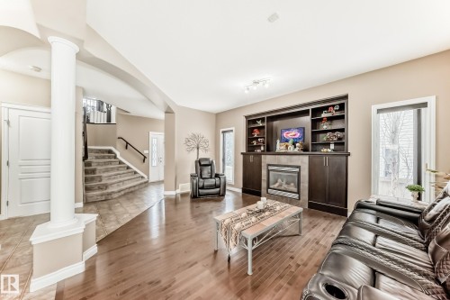 7548 Speaker Way Nw, Edmonton, AB - Indoor Photo Showing Living Room