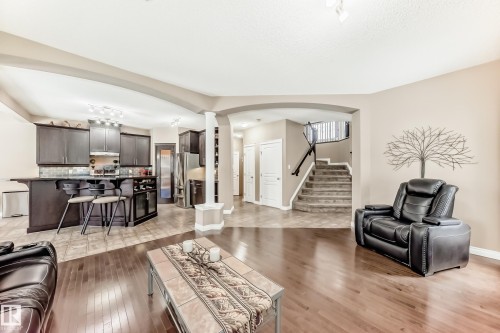 7548 Speaker Way Nw, Edmonton, AB - Indoor Photo Showing Living Room