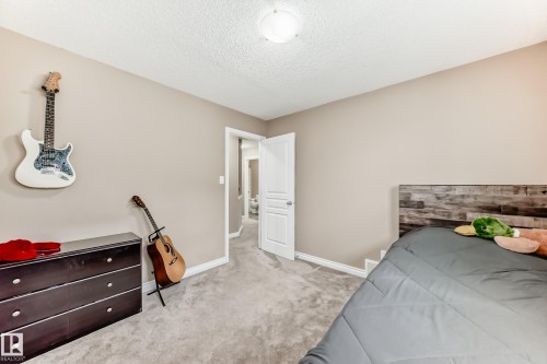 7548 Speaker Way Nw, Edmonton, AB - Indoor Photo Showing Bedroom