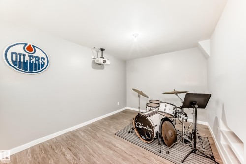 7548 Speaker Way Nw, Edmonton, AB - Indoor Photo Showing Other Room
