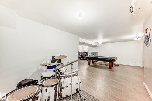 7548 Speaker Way Nw, Edmonton, AB - Indoor Photo Showing Other Room