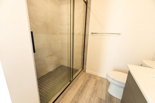 3227 Kulay Way, Edmonton, AB - Indoor Photo Showing Bathroom
