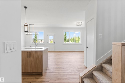 5002 53 Ave, Calmar, AB - Indoor