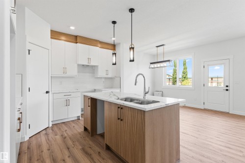 5002 53 Ave, Calmar, AB - Indoor Photo Showing Kitchen With Double Sink With Upgraded Kitchen