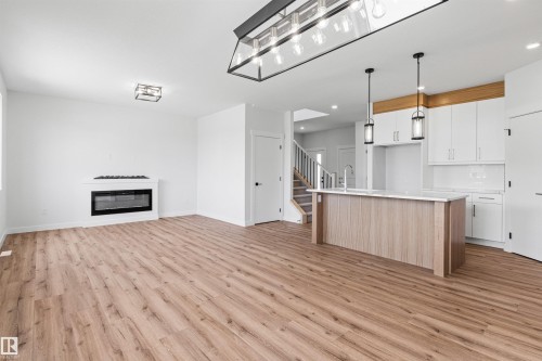 5002 53 Ave, Calmar, AB - Indoor